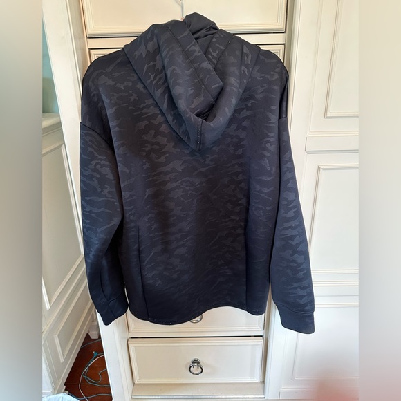 Fabletics black camo coat size medium with removable hood - Picture 3 of 3